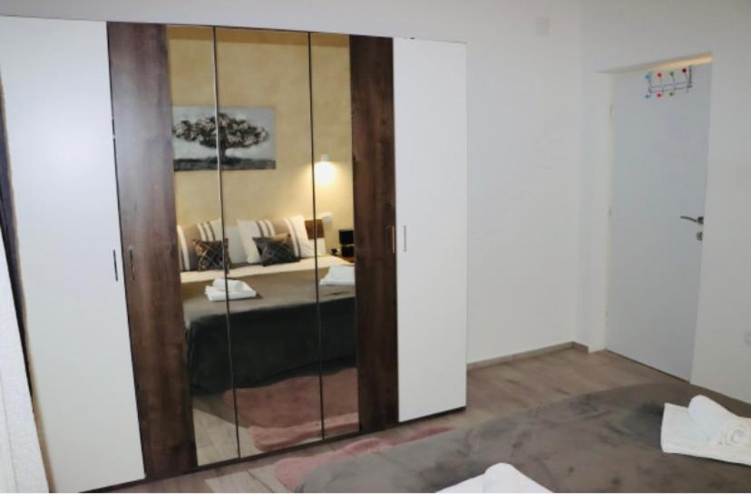 Iva Apartman Sa Bazenom Donji Zemunik Exteriör bild