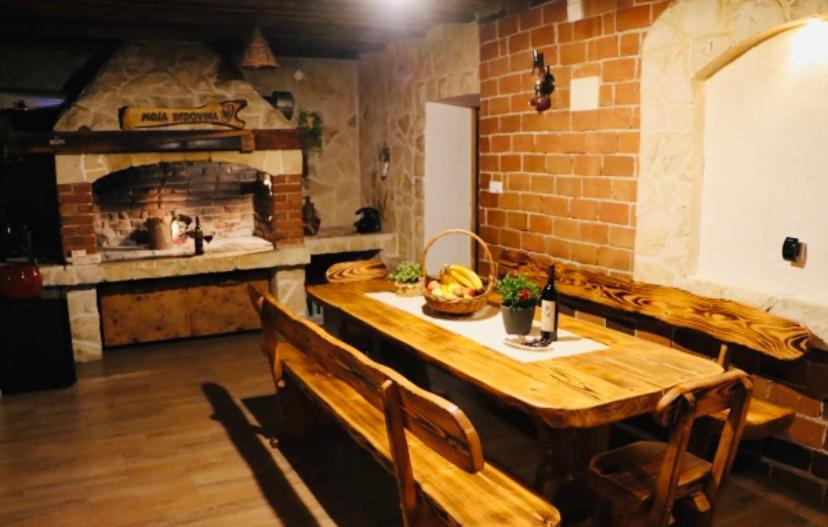 Iva Apartman Sa Bazenom Donji Zemunik Exteriör bild