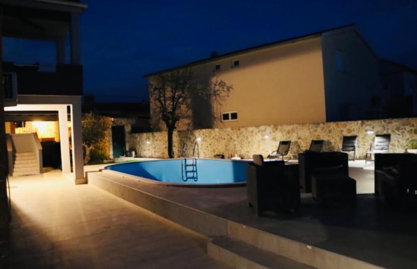 Iva Apartman Sa Bazenom Donji Zemunik Exteriör bild