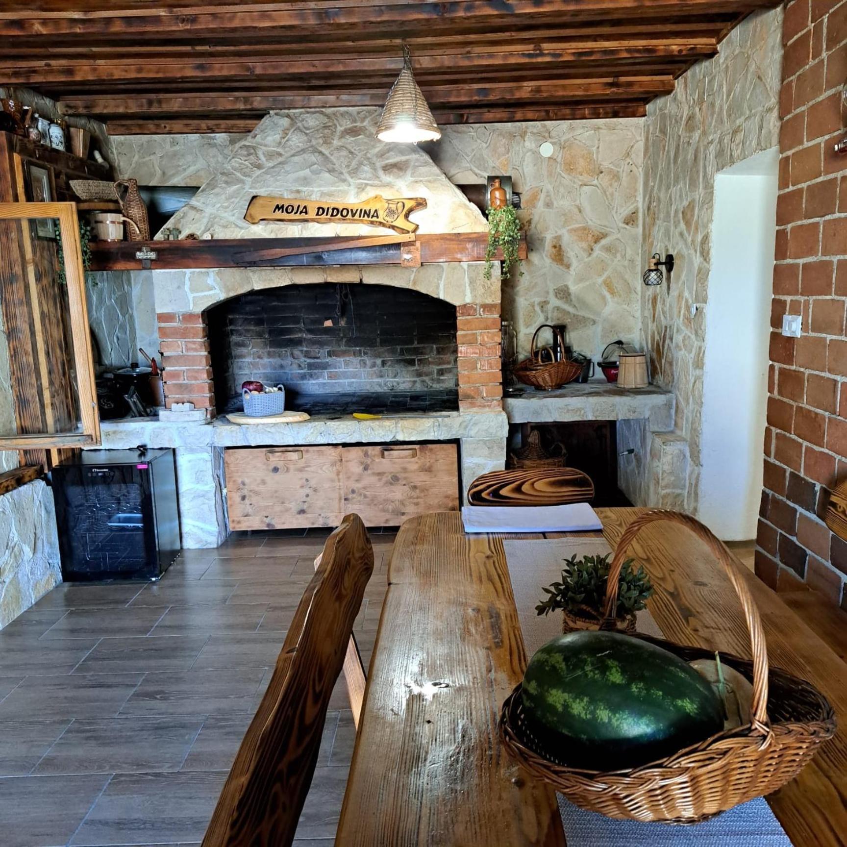 Iva Apartman Sa Bazenom Donji Zemunik Exteriör bild